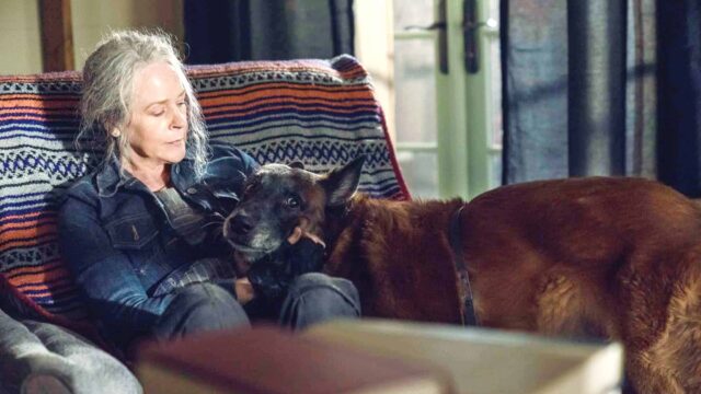Carol (Melissa McBride) y Dog en The Walking Dead 10x21 Diverged