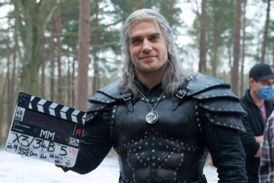 Henry Cavill como Geralt de Rivia en la segunda temporada de The Witcher