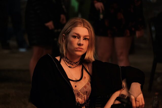 Hunter Schafer como Jules en Euphoria S02E01