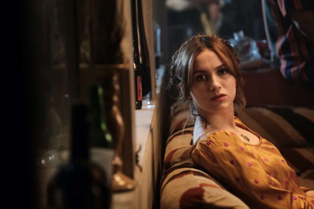 Maude Apatow como Lexi en Euphoria Temporada 2 Capítulo 1