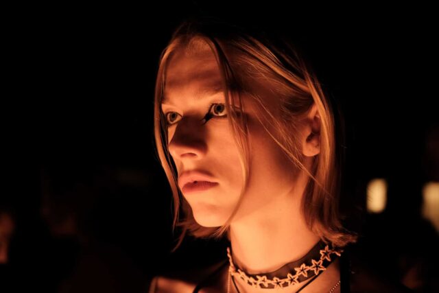 Hunter Schafer como Jules en Euphoria T02E01