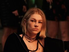 Hunter Schafer como Jules en Euphoria 2x01
