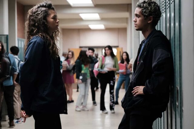 Zendaya como Rue y Dominic Fike como Elliot en Euphoria 2x02