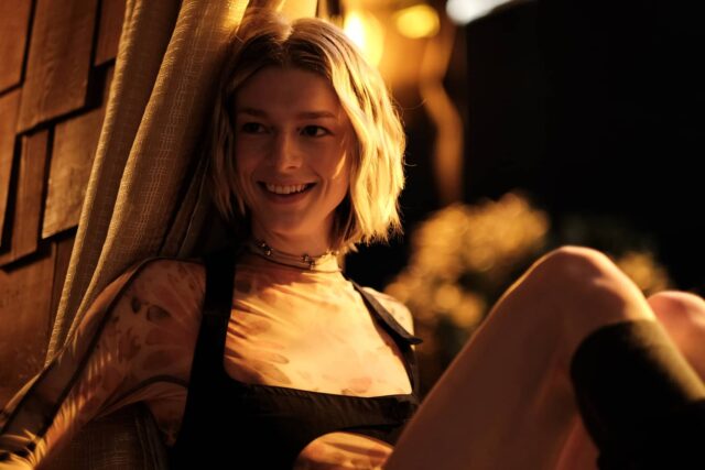 Hunter Schafer como Jules en Euphoria 2x03