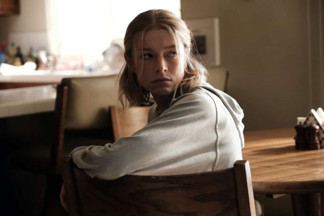 Hunter Schafer como Jules en Euphoria S02E05