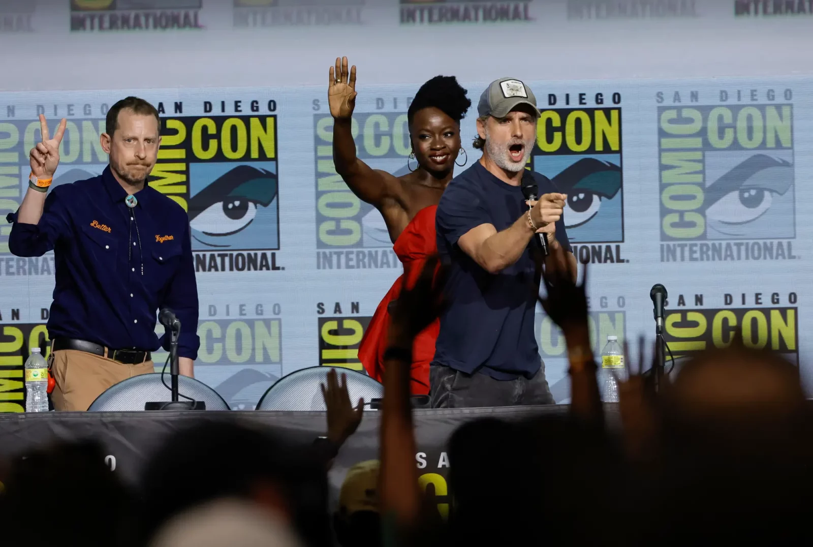 Scott Gimple, Danai Gurira y Andrew Lincoln en la Comic-Con de San Diego 2022 (SDCC)