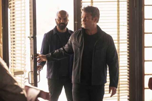 Jeffrey Wright y Luke Hemsworth en Westworld 4x03