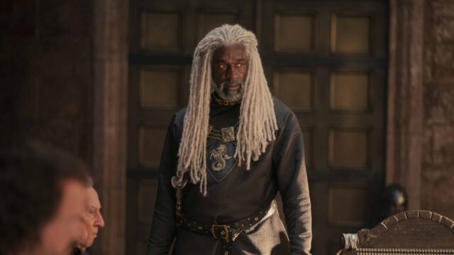 Steve Toussaint como Lord Corlys Velaryon en House of the Dragon 1x02