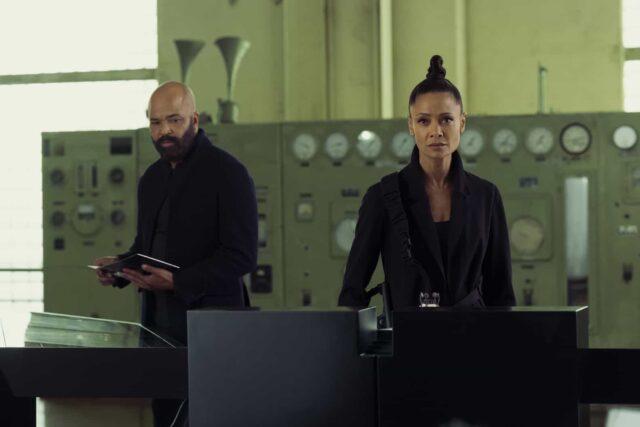 Jeffrey Wright y Thandiwe Newton en Westworld 4x07 Metanoia