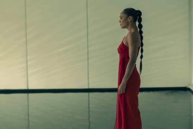 Tessa Thompson en Westworld 4x07 Metanoia