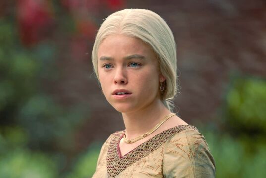 Milly Alcock como la joven Rhaenyra Targaryen en House of the Dragon (La Casa del Dragón) 1x04