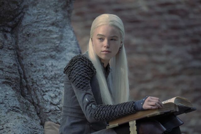 Milly Alcock como la joven Rhaenyra Targaryen en House of the Dragon (La Casa del Dragón) 1x03