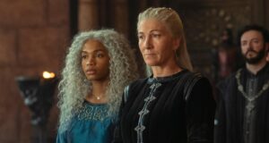 Bethany Antonia como Baela Targaryen y Eve Best como la Princesa Rhaenys Targaryen en House of The Dragon (La Casa del Dragón) 1x08