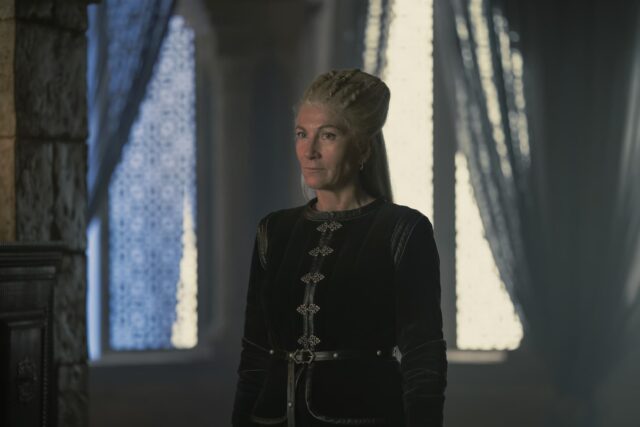 Eve Best como la Princesa Rhaenys Targaryen en House of The Dragon (La Casa del Dragón) 1x09