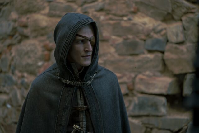 Ewan Mitchell como Aemond Targaryen en House of The Dragon (La Casa del Dragón) 1x09