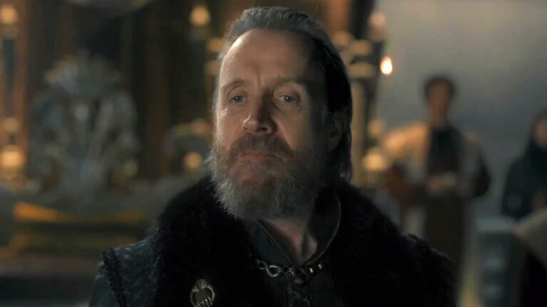 Rhys Ifans como Otto Hightower en House of The Dragon (La Casa del Dragón) 1x09