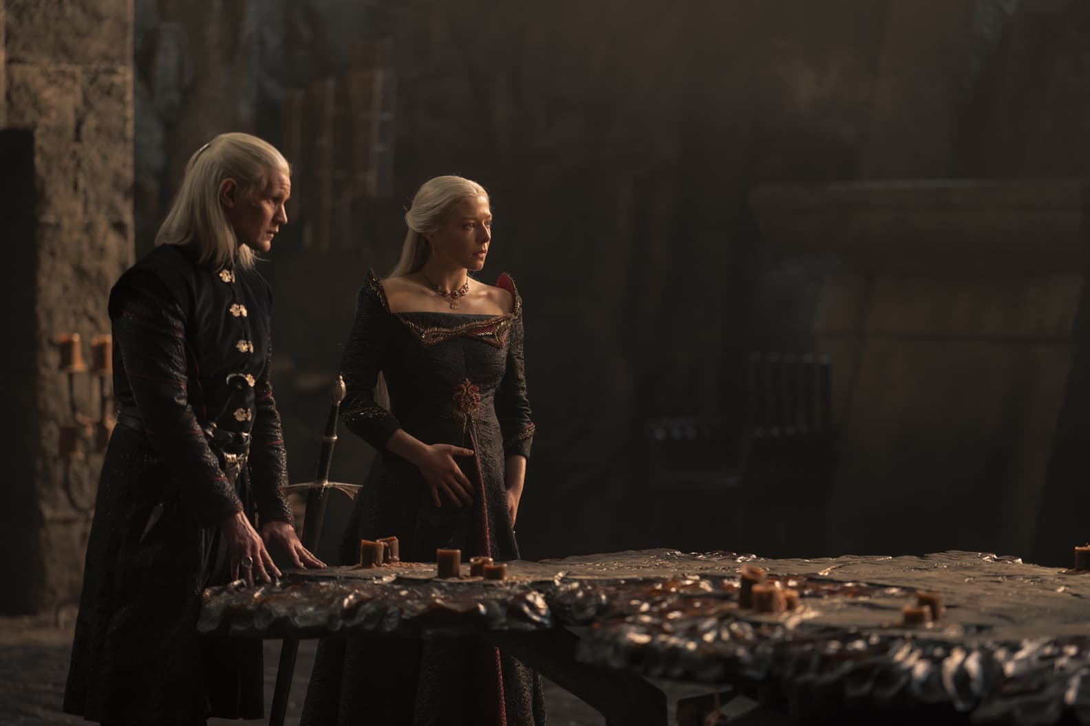 Matt Smith como Daemon Targaryen y Emma D'Arcy como Rhaenyra Targaryen en House of The Dragon (La Casa del Dragón) 1x10 The Black Queen (Season Finale)