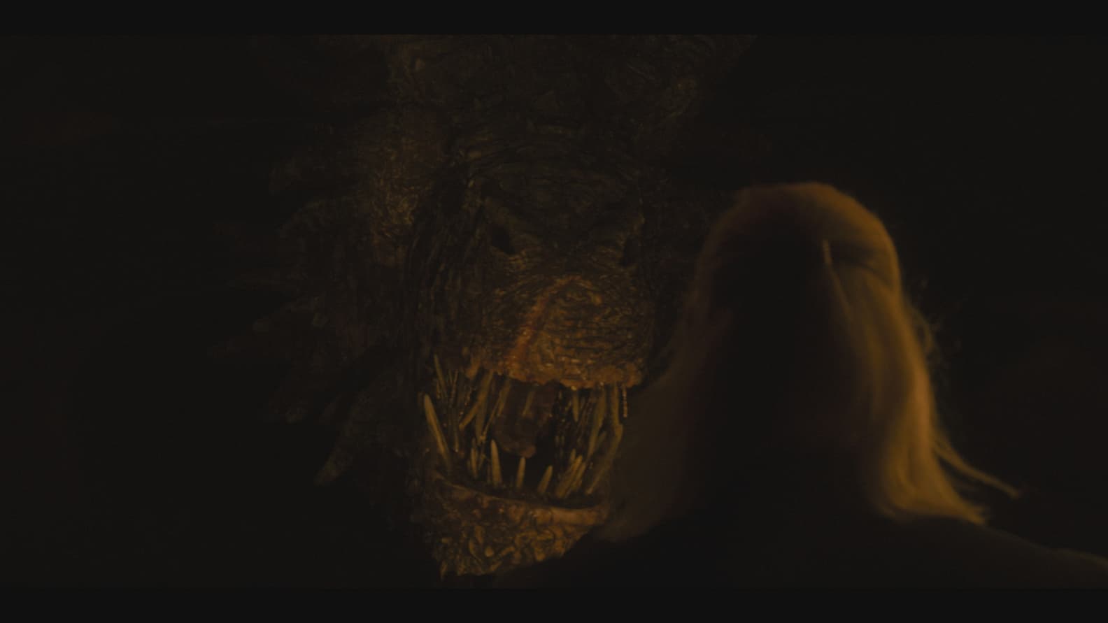 Matt Smith como Daemon Targaryen frente al dragón Vermithor en House of The Dragon (La Casa del Dragón) 1x10 The Black Queen (Season Finale)