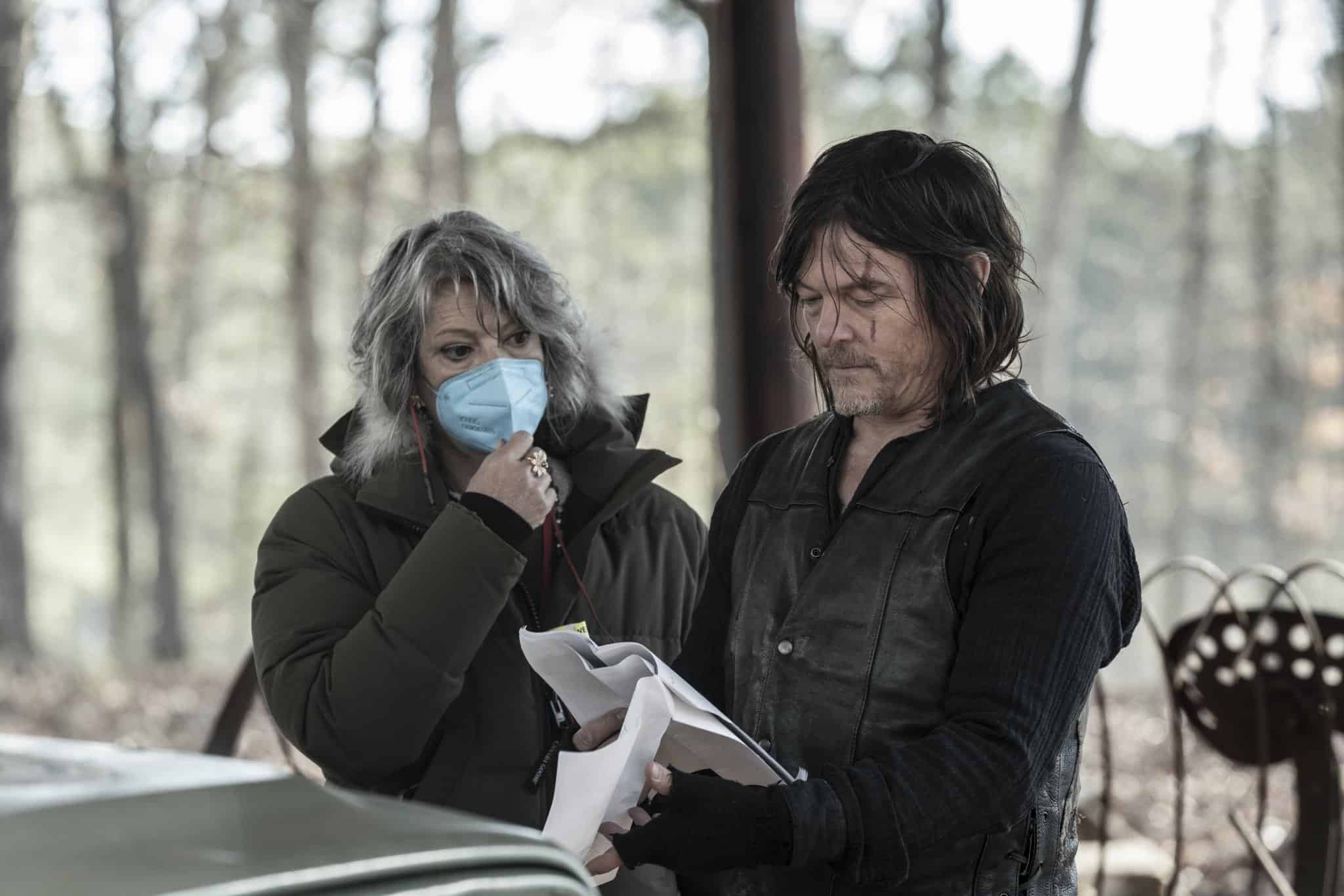 [Detrás de escenas] Norman Reedus como Daryl Dixon en el set de The Walking Dead 11x21 Outpost 22
