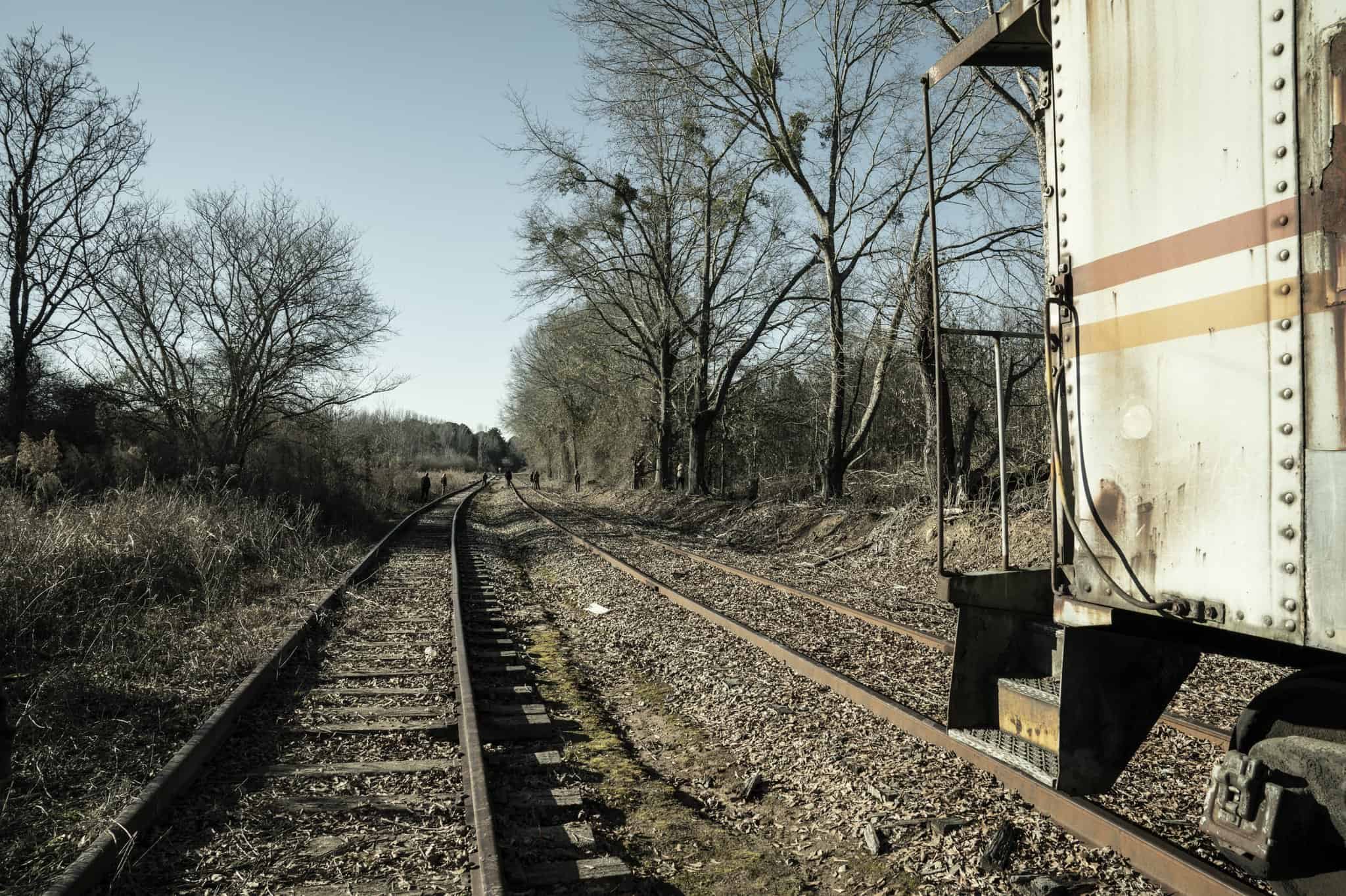 La locación de las vías del tren en The Walking Dead 11x21 Outpost 22