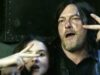 Cailey Fleming (Judith) y Norman Reedus (Daryl) en los bloopers de The Walking Dead