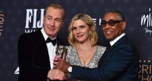 Bob Odenkirk, Rhea Seehorn y Giancarlo Esposito en los Critics Choice Awards 2023