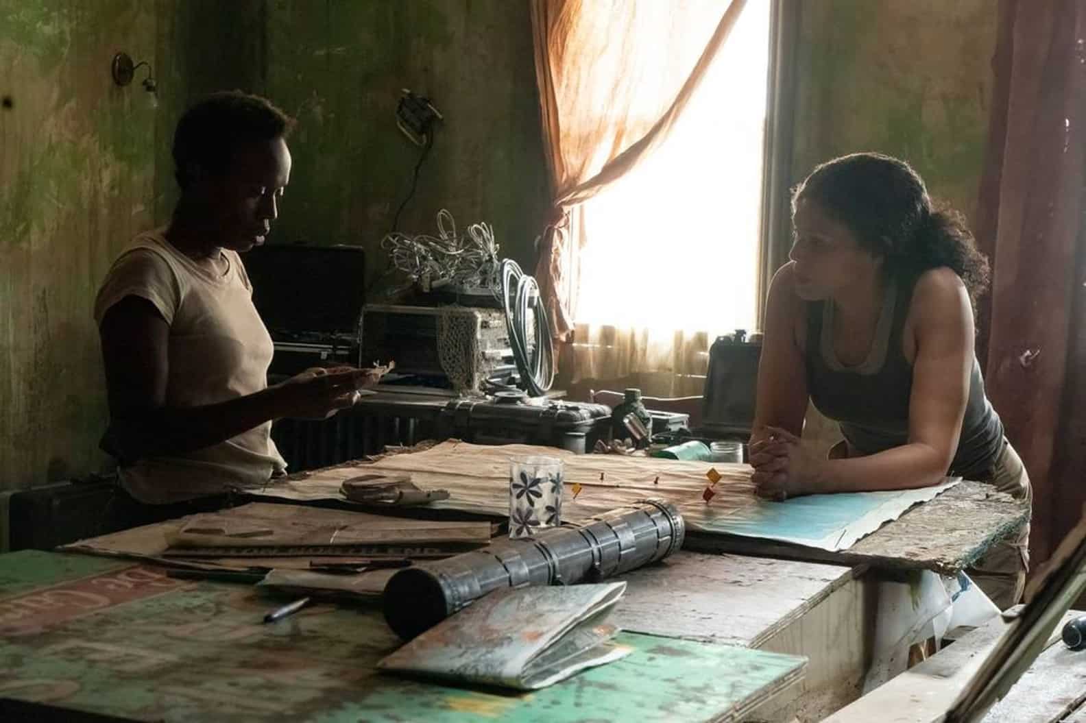 Natasha Mumba como Kim Tembo y Merle Dandridge como Marlene en The Last of Us 1x01