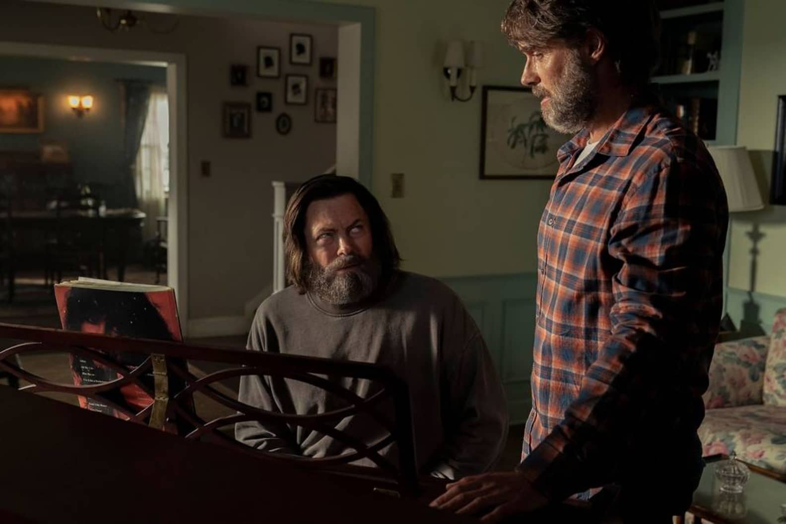 Nick Offerman como Bill y Murray Bartlett como Frank en The Last of Us 1x03