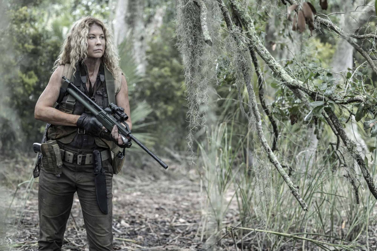 Jenna Elfman como June Dorie en Fear The Walking Dead 8x02
