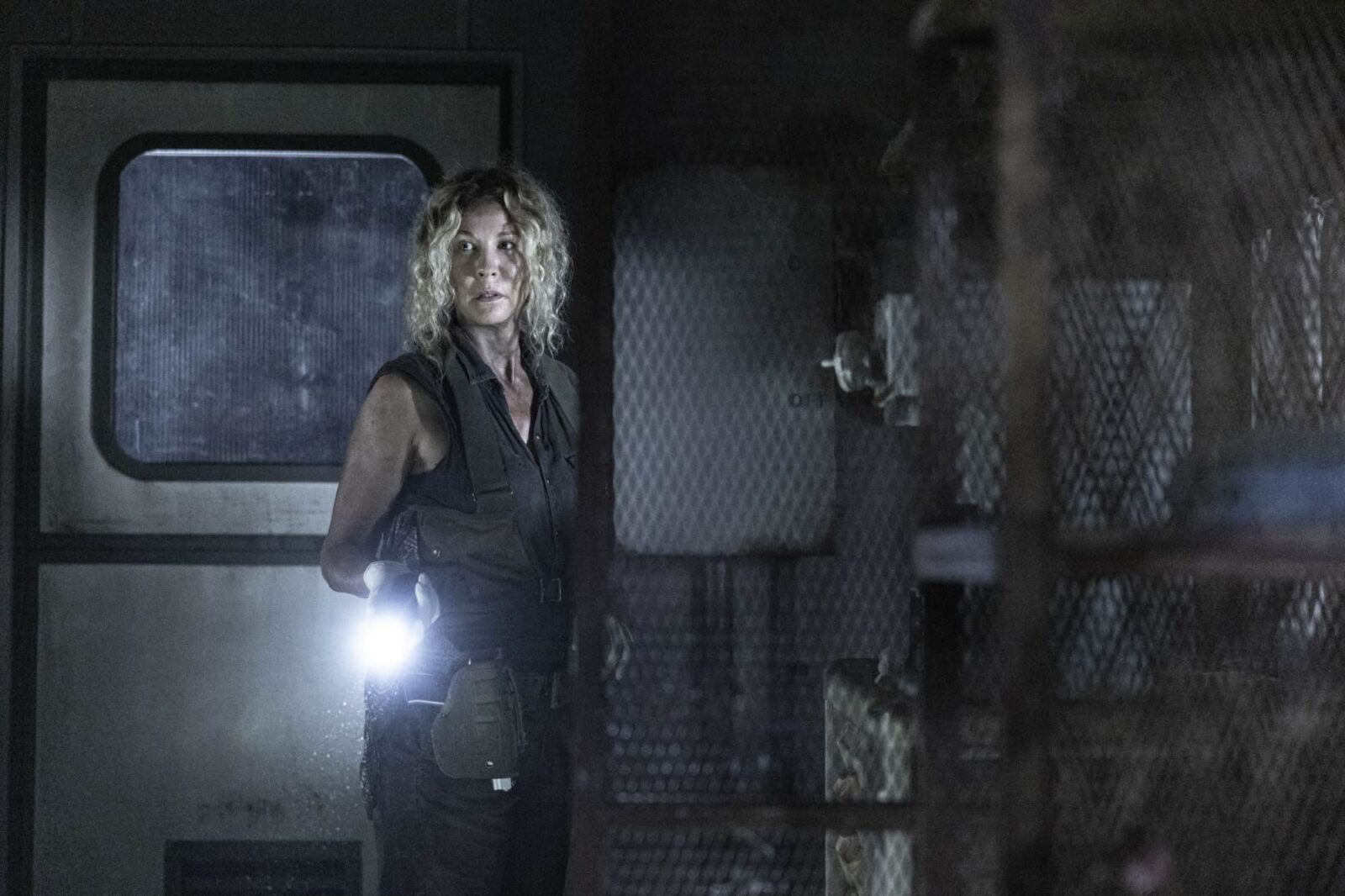 Jenna Elfman como June Dorie en Fear The Walking Dead 8x02