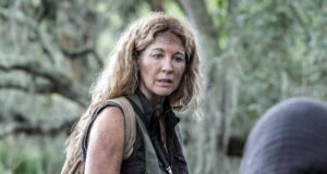 Jenna Elfman como June Dorie en Fear The Walking Dead 8x02