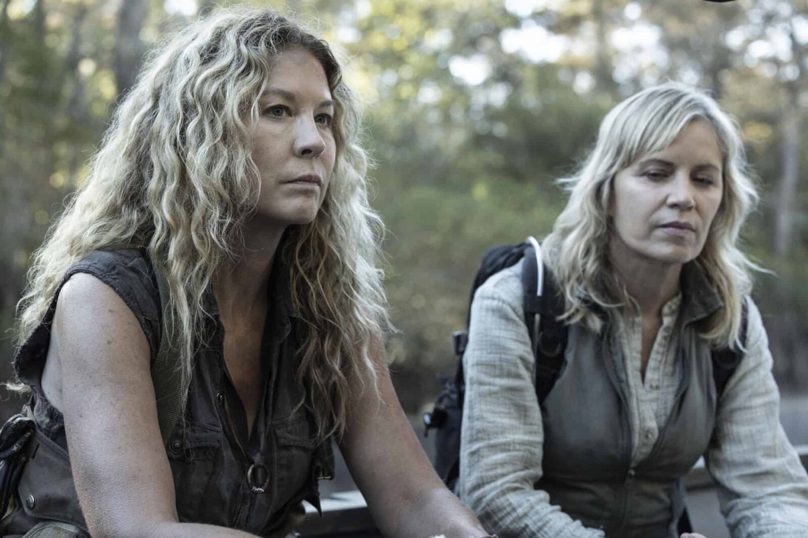 Jenna Elfman como June y Kim Dickens como Madison Clark en FearTWD 8x03