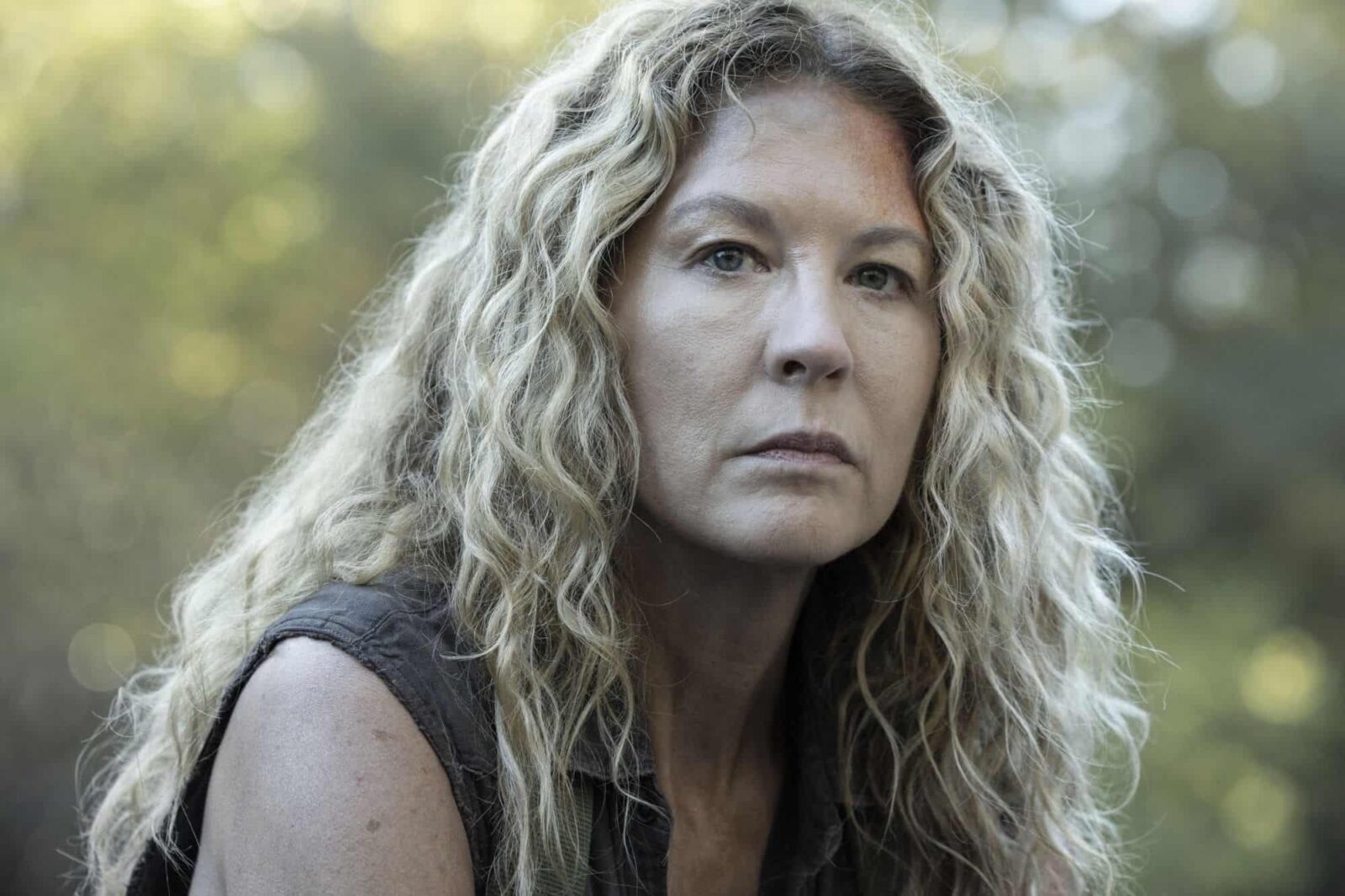 Jenna Elfman como June en Fear The Walking Dead 8x03