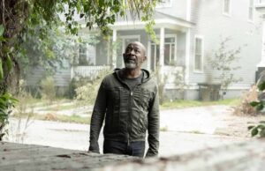 Lennie James como Morgan Jones en Fear the Walking Dead 8x04 King County