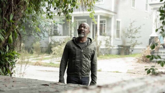 Lennie James como Morgan Jones en Fear the Walking Dead 8x04 King County