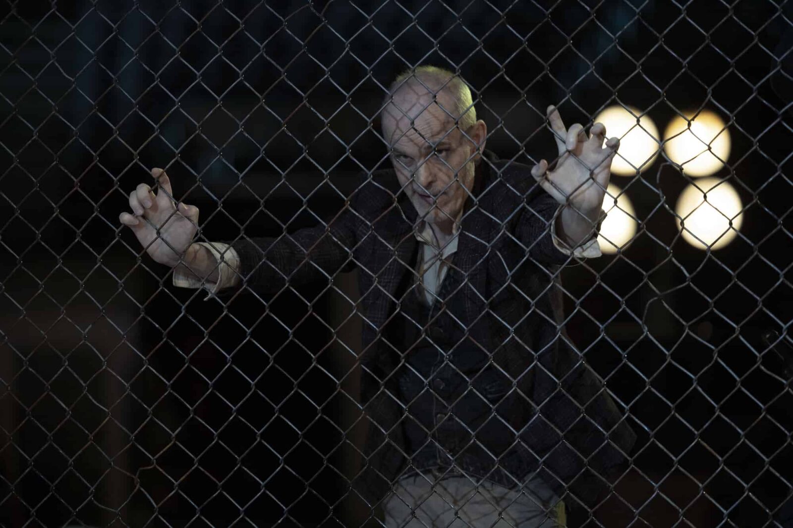 Željko Ivanek como el Croata en TWD Dead City S01E03