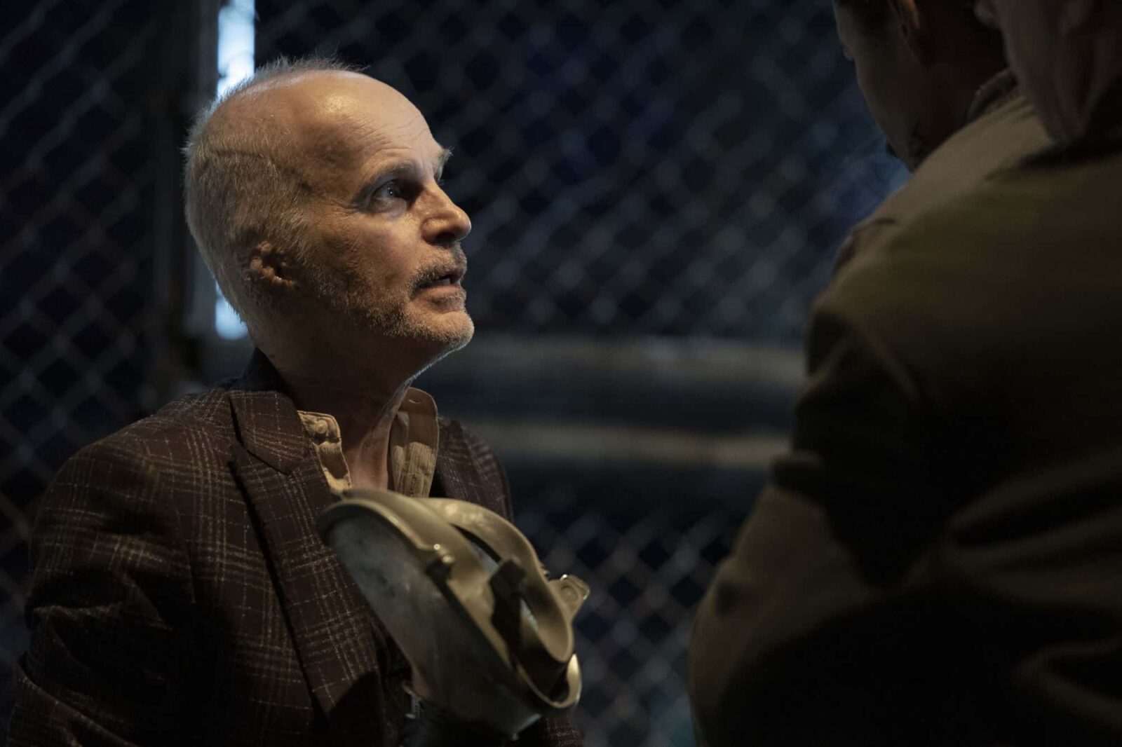 Željko Ivanek como el Croata en TWD Dead City T01E03