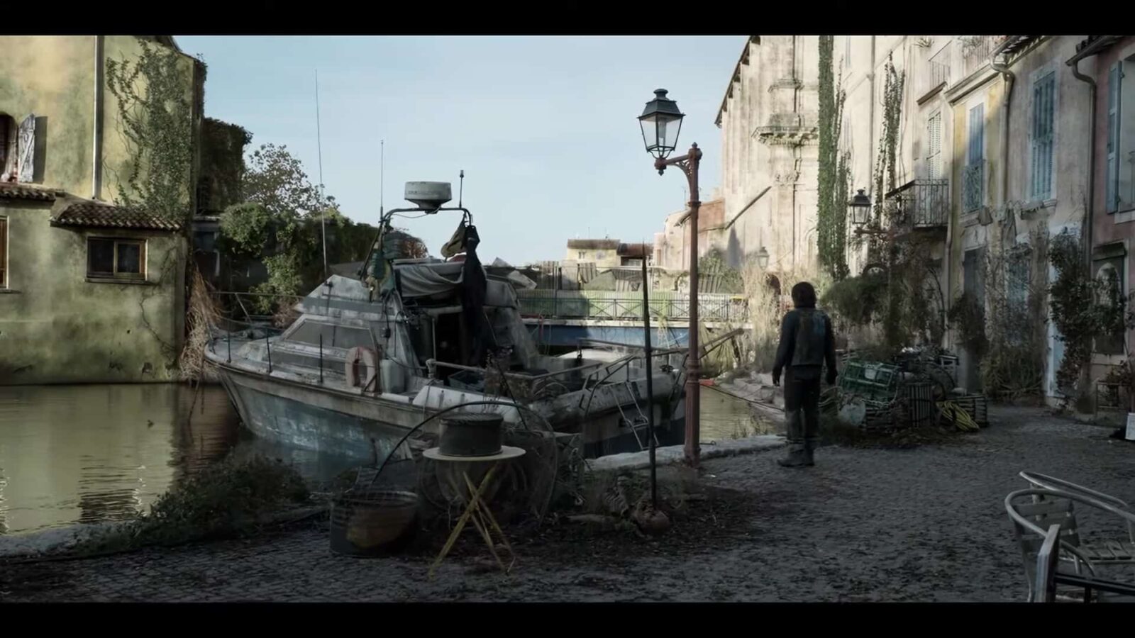 Daryl encuentra un barco abandonado con suministros