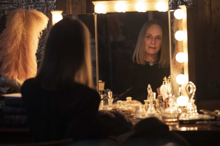 Lisa Emery en The Walking Dead: Dead City 1.05