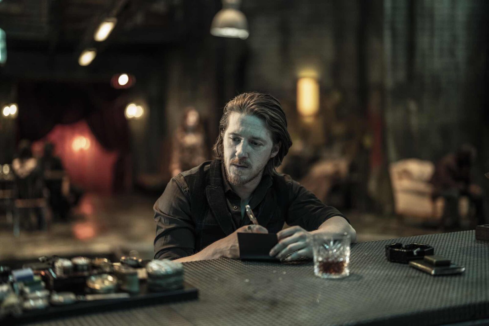 Adam Nagaitis como Quinn en Daryl Dixon S01E04