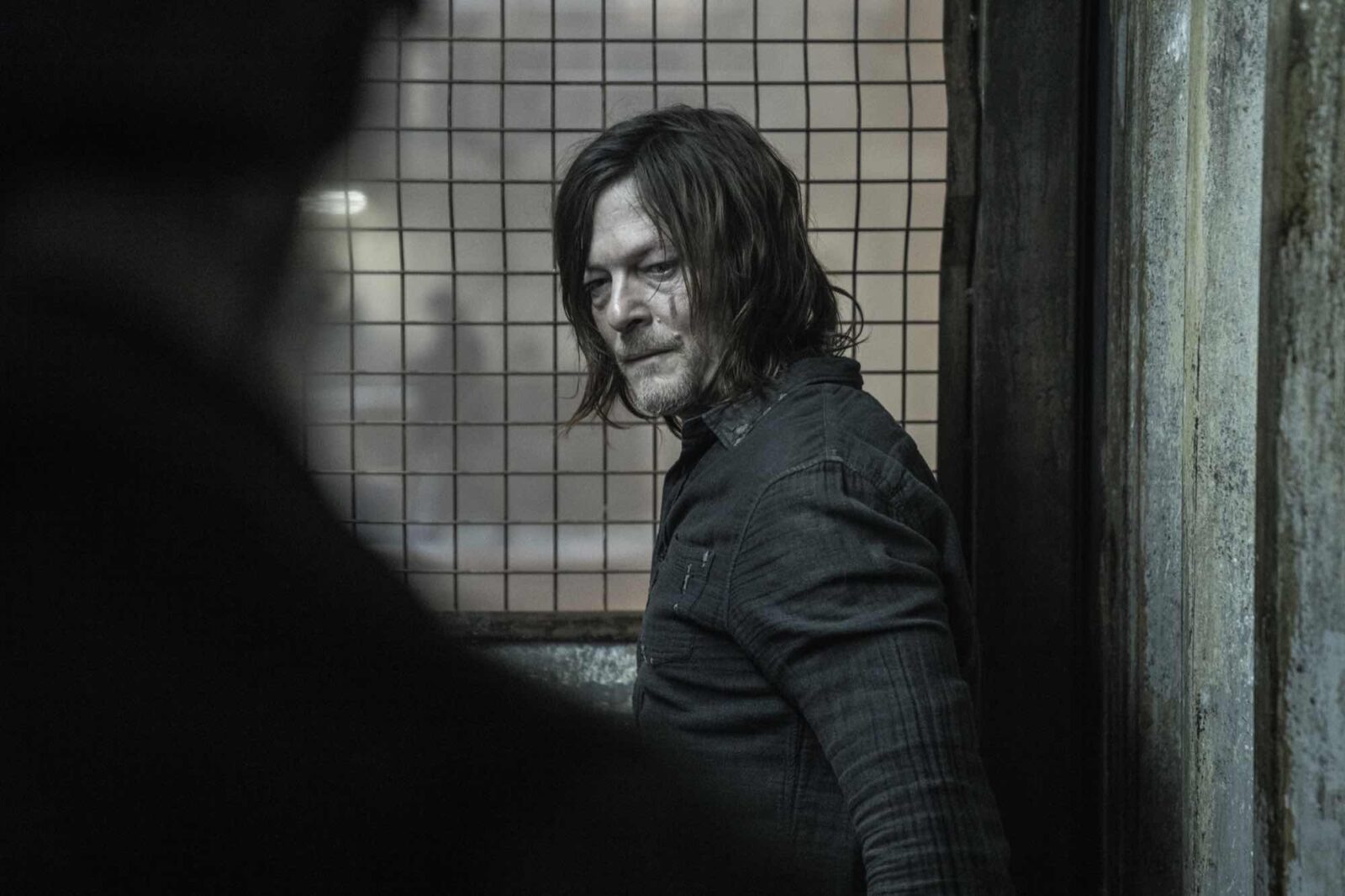 Norman Reedus como Daryl Dixon en TWD: Daryl Dixon Temporada 1 Episodio 5