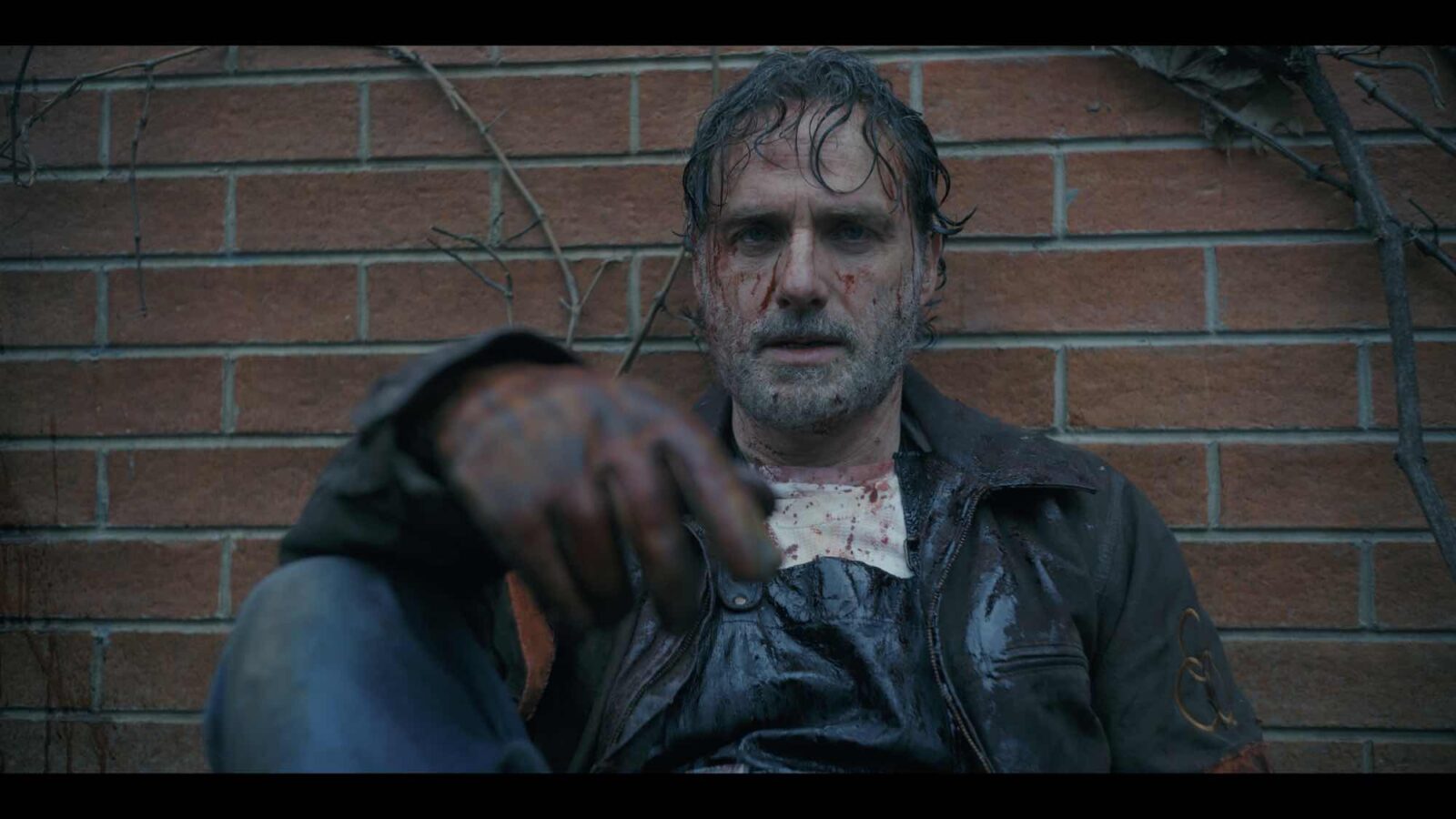 Andrew Lincoln como Rick Grimes - The Walking Dead: The Ones Who Live - Temporada 1