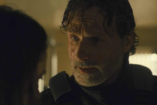 Andrew Lincoln como Rick Grimes en TWD: The Ones Who Live 1x03