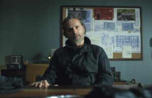 Andrew Lincoln como Rick Grimes en The Walking Dead: The Ones Who Live - Temporada 1 Episodio 6