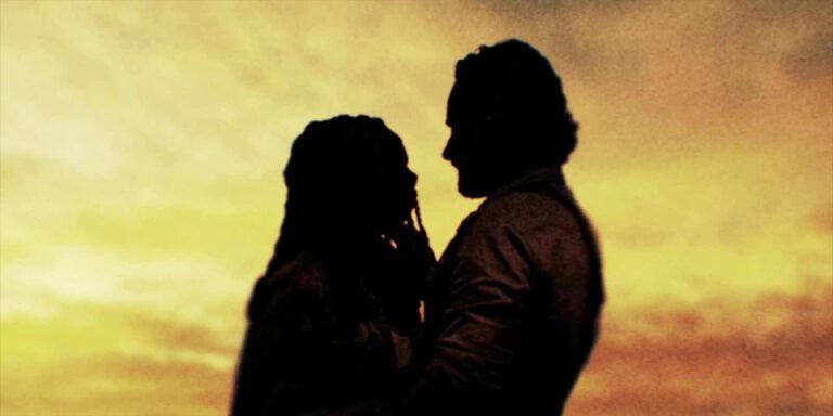Michonne y Rick en la intro de The Walking Dead: The Ones Who Live