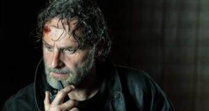 Andrew Lincoln como Rick Grimes en The Walking Dead: The Ones Who Live S01E06 The Last Time