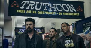 Karl Urban como Billy Butcher, Laz Alonso como Marvin (MM) y Tomer Capon como Frenchie en The Boys 4x02