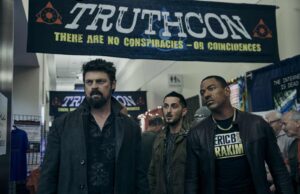 Karl Urban como Billy Butcher, Laz Alonso como Marvin (MM) y Tomer Capon como Frenchie en The Boys 4x02