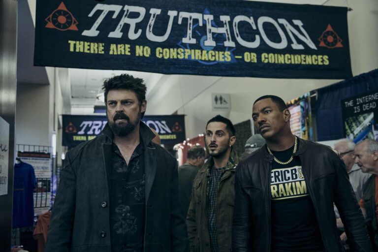 Karl Urban como Billy Butcher, Laz Alonso como Marvin (MM) y Tomer Capon como Frenchie en The Boys 4x02