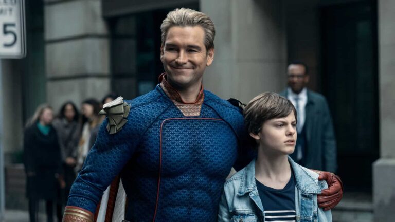 Antony Starr como Homelander y Cameron Crovetti como Ryan en la cuarta temporada de The Boys